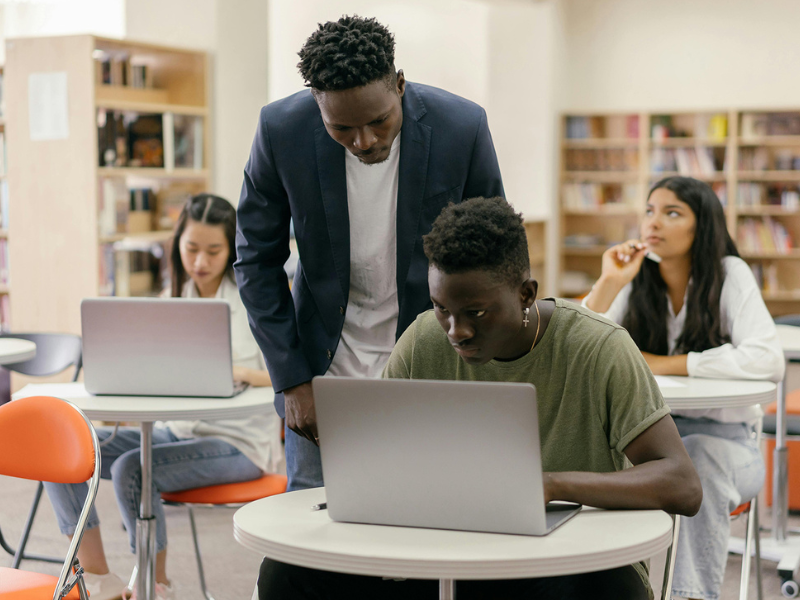 Educação Digital e o Futuro da Aprendizagem: Construindo Cidadania na Era da Tecnologia