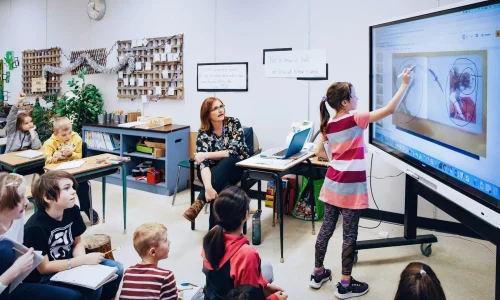 Educação Digital e o Futuro da Aprendizagem: Construindo Cidadania na Era da Tecnologia